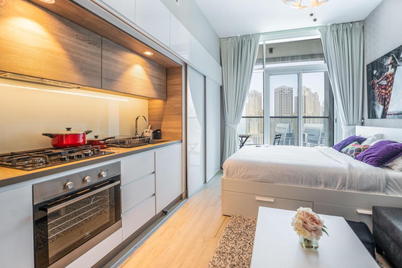 Fam Living - Marina Marvel - Studio Apartment With Breathtaking Views In Studio One Tower Dubai Eksteriør bilde