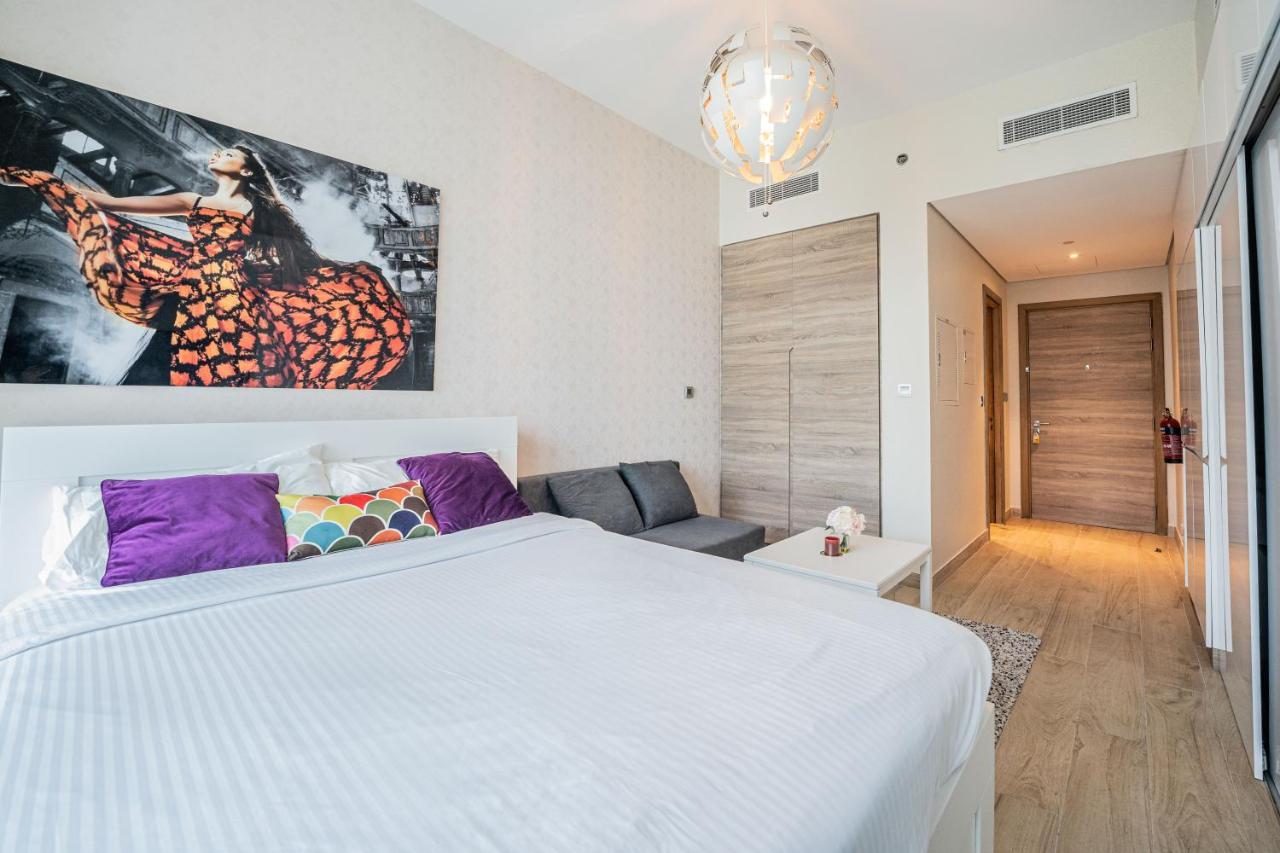 Fam Living - Marina Marvel - Studio Apartment With Breathtaking Views In Studio One Tower Dubai Eksteriør bilde