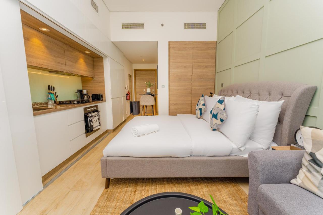 Fam Living - Marina Marvel - Studio Apartment With Breathtaking Views In Studio One Tower Dubai Eksteriør bilde