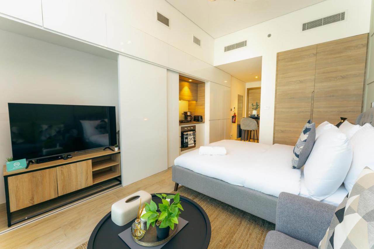 Fam Living - Marina Marvel - Studio Apartment With Breathtaking Views In Studio One Tower Dubai Eksteriør bilde