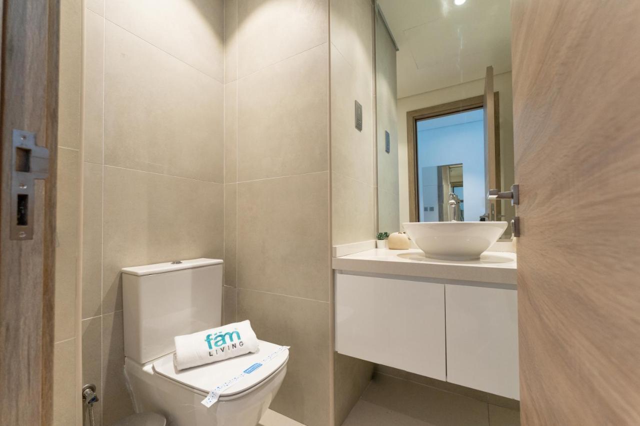 Fam Living - Marina Marvel - Studio Apartment With Breathtaking Views In Studio One Tower Dubai Eksteriør bilde