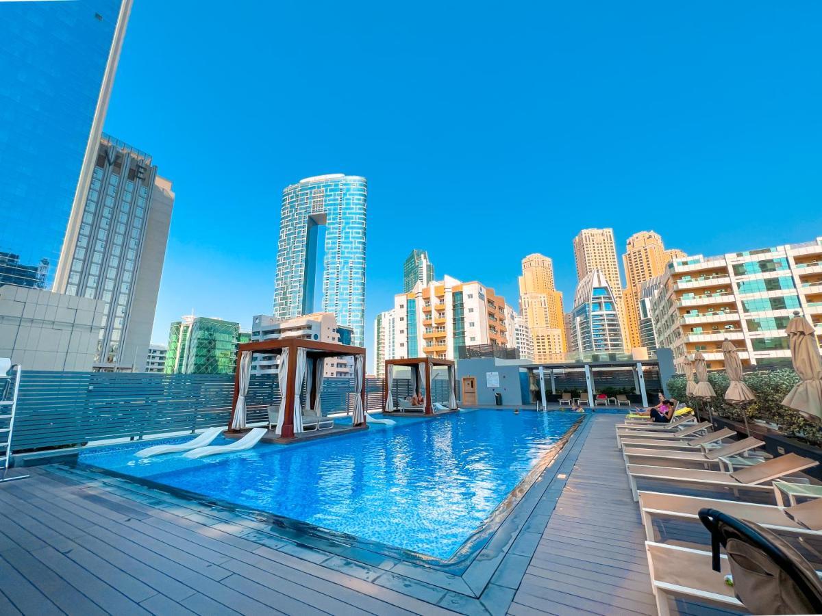 Fam Living - Marina Marvel - Studio Apartment With Breathtaking Views In Studio One Tower Dubai Eksteriør bilde