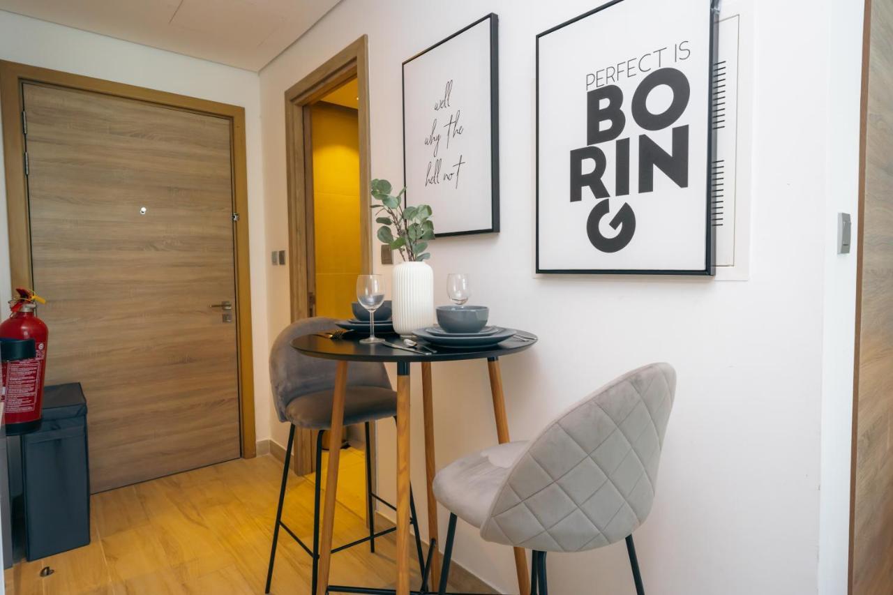 Fam Living - Marina Marvel - Studio Apartment With Breathtaking Views In Studio One Tower Dubai Eksteriør bilde