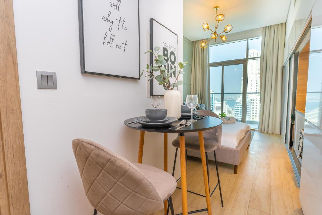 Fam Living - Marina Marvel - Studio Apartment With Breathtaking Views In Studio One Tower Dubai Eksteriør bilde