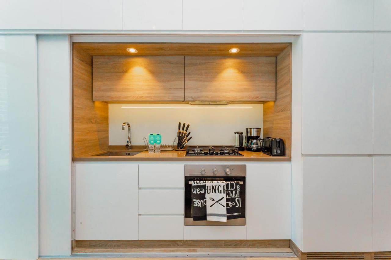 Fam Living - Marina Marvel - Studio Apartment With Breathtaking Views In Studio One Tower Dubai Eksteriør bilde