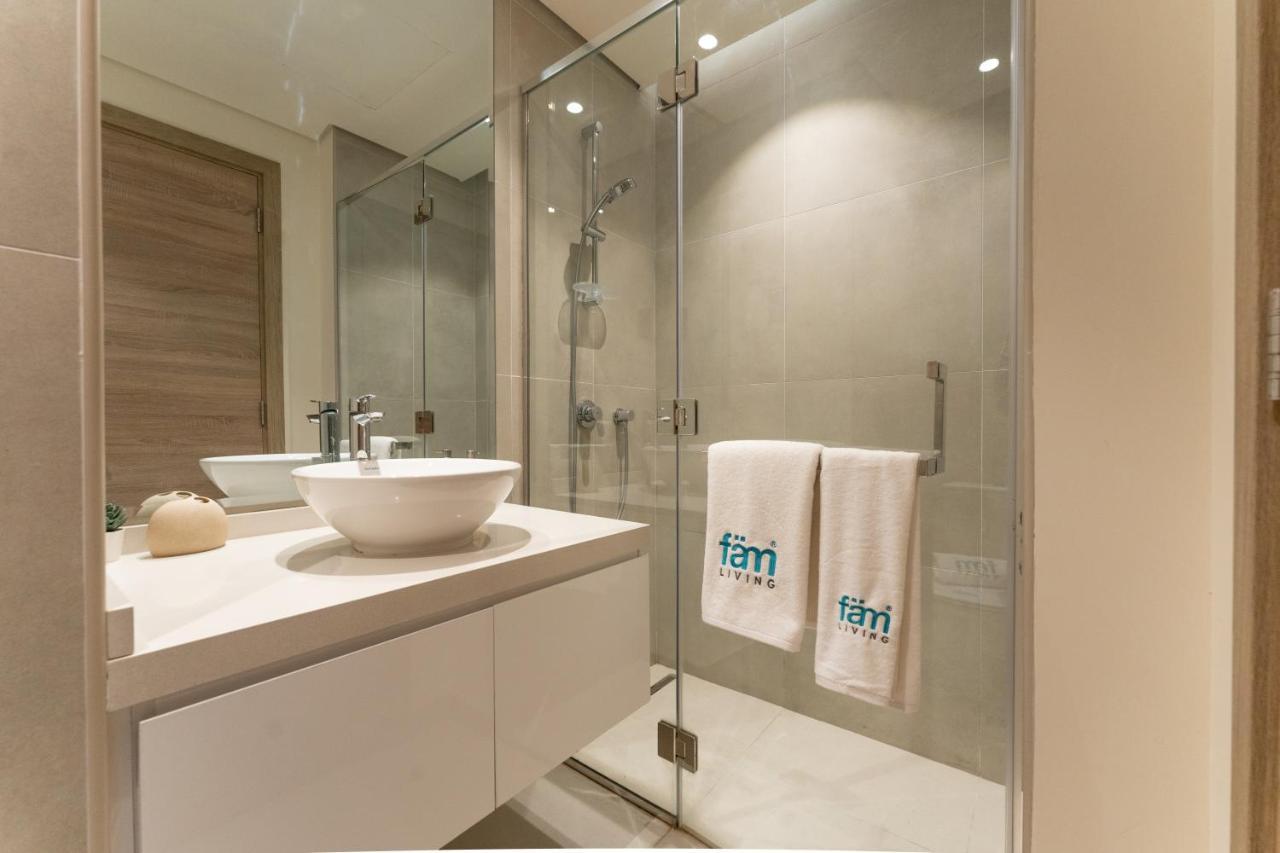 Fam Living - Marina Marvel - Studio Apartment With Breathtaking Views In Studio One Tower Dubai Eksteriør bilde